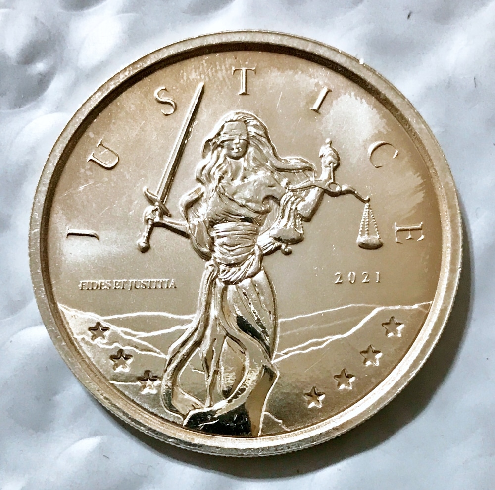 銀蠅です。① 2021 Gibraltar £1 1 oz .999 Justice Coin - Collectible Investors